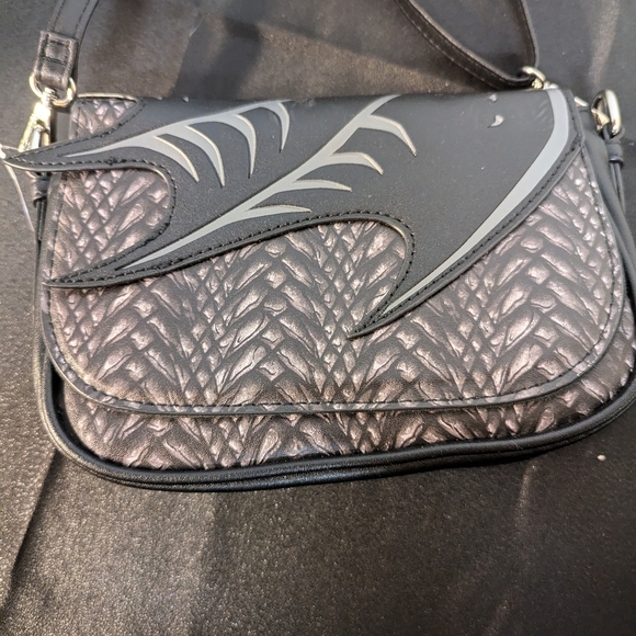 Game Of Thrones Dragon Wing Buckle-Down Fold Over Cross Body Bag Vegan L… - Picture 5 of 6